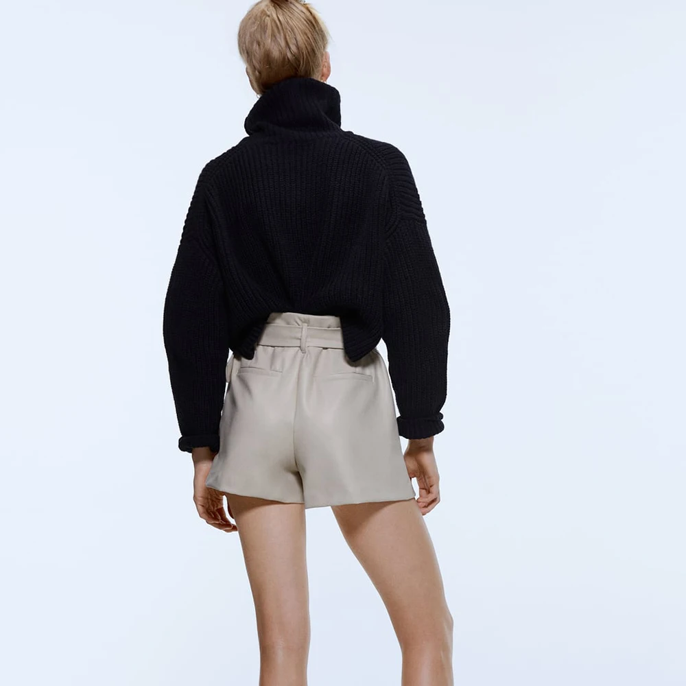 Женские кожаные шорты ZA черные и белые декоративные из искусственной кожи