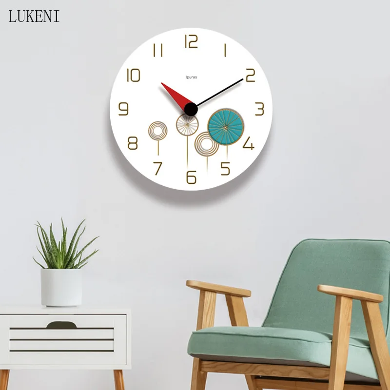 Простые маленькие ветряные мельницы окрашенные настенные часы для