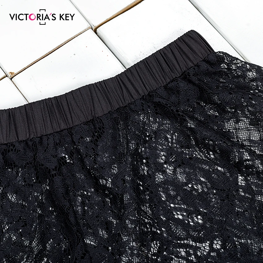 Пижамный комплект Женский атласный на тонких бретельках с цветочным кружевом |