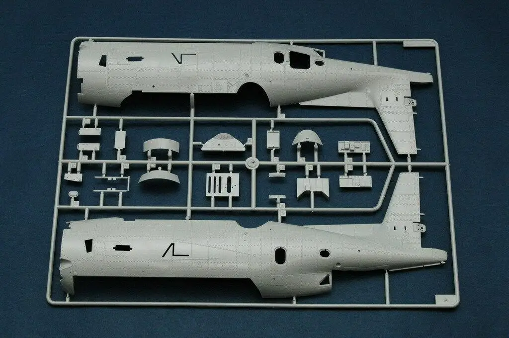 Мститель Trumpeter 1/32 02233 |Наборы для сборки моделей| |