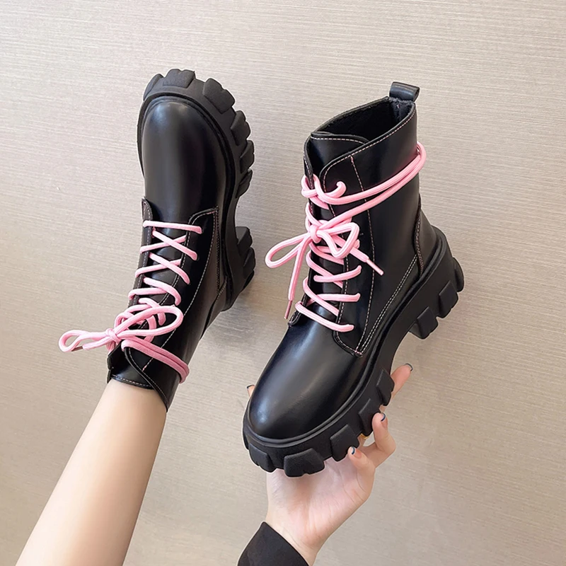 

Женские осенние новые модные ботильоны на платформе, розовые мотоциклетные ботинки на платформе со шнуровкой, ботильоны из искусственной к...