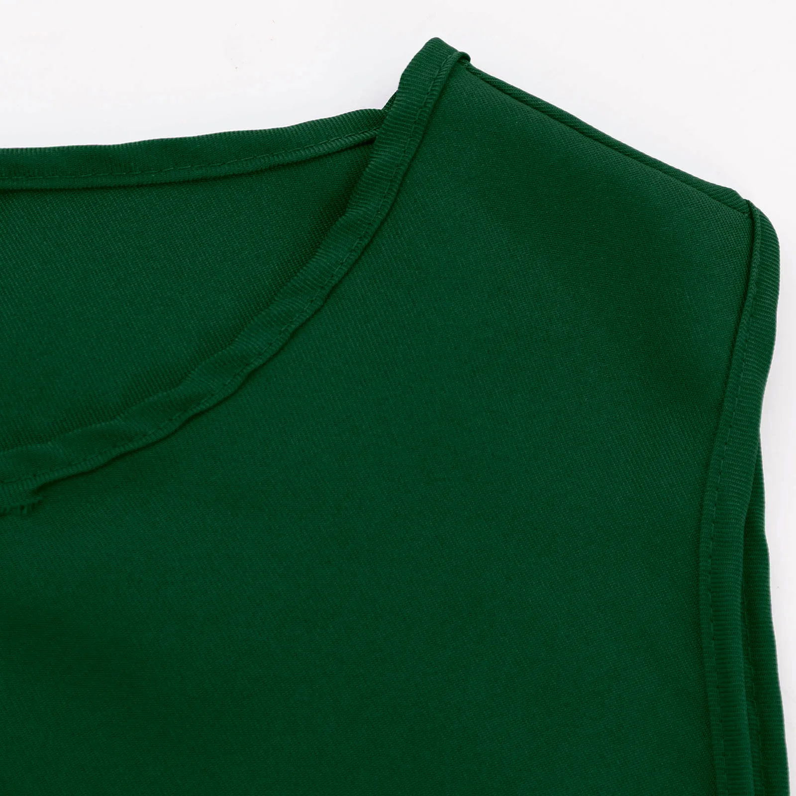 Для женщин с круглым О-образным вырезом работа серьги-гвоздики крепится фартук