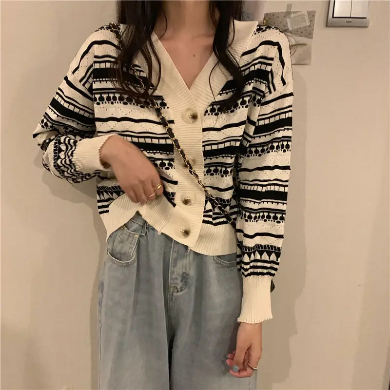 

Woman Sweaters Cardigan Black White Striped Cardigan Coat Knitted Autumn Winter Loose Air V-neck Sweater Short Sueters De Mujer