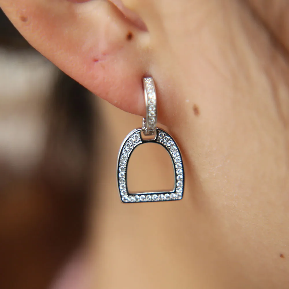 Женские серьги гвоздики в форме подковы серебряные буквы U ювелирные изделия