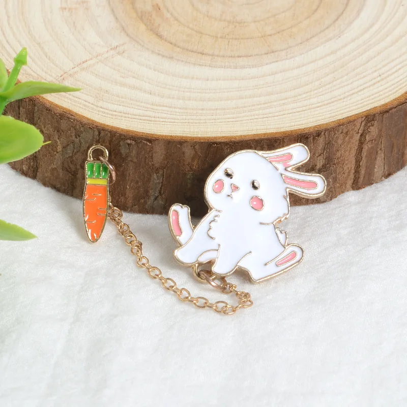 4 stylesChain булавки бумажный самолет кролик с морковкой карандаш книга Броши рюкзак