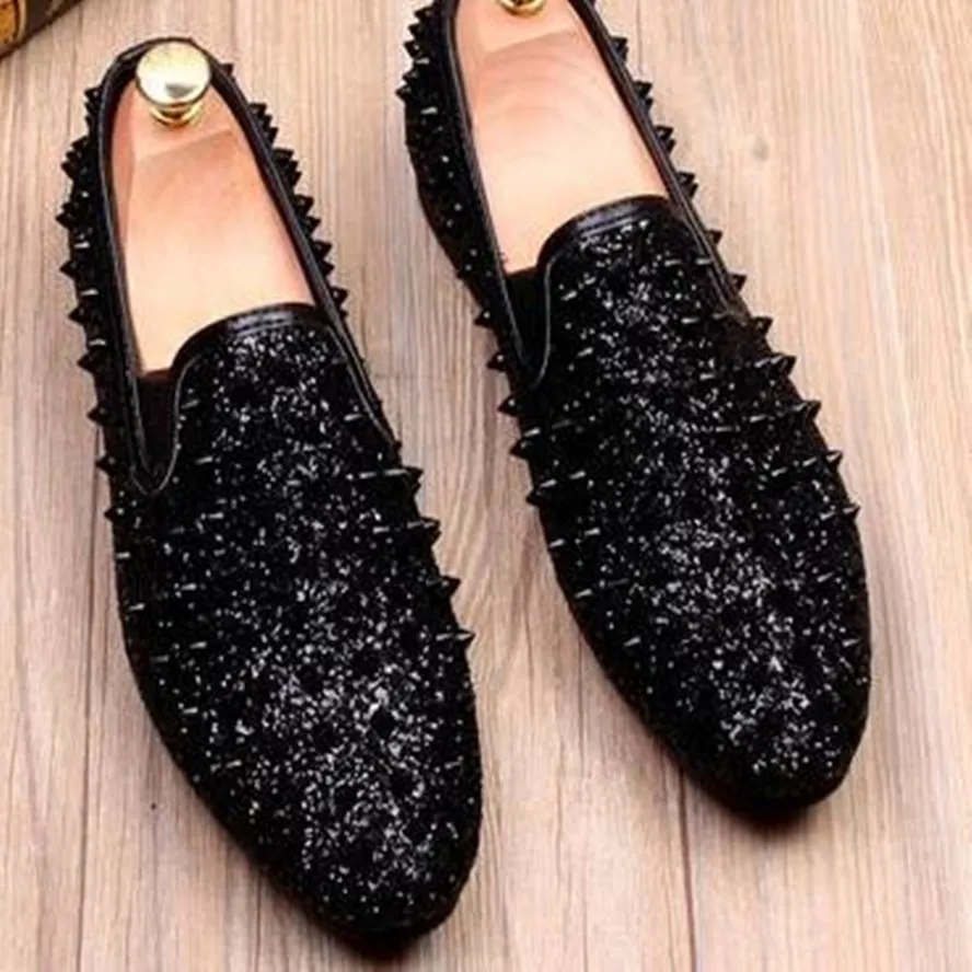 Туфли мужские с заостренным носком кожа плоская подошва заклепки металлическая