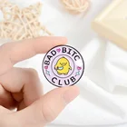 Круглая брошь с милыми животными Bad Girl Club, креативная маленькая Желтая утка, мультяшный нож, значок на лацкан, женская, Студенческая, модная, розовая