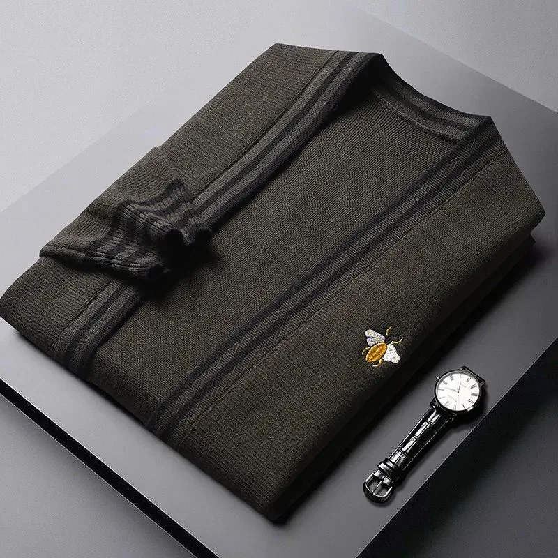 Высококачественный вязаный кардиган с вышивкой пчелы мужской новый тренд на