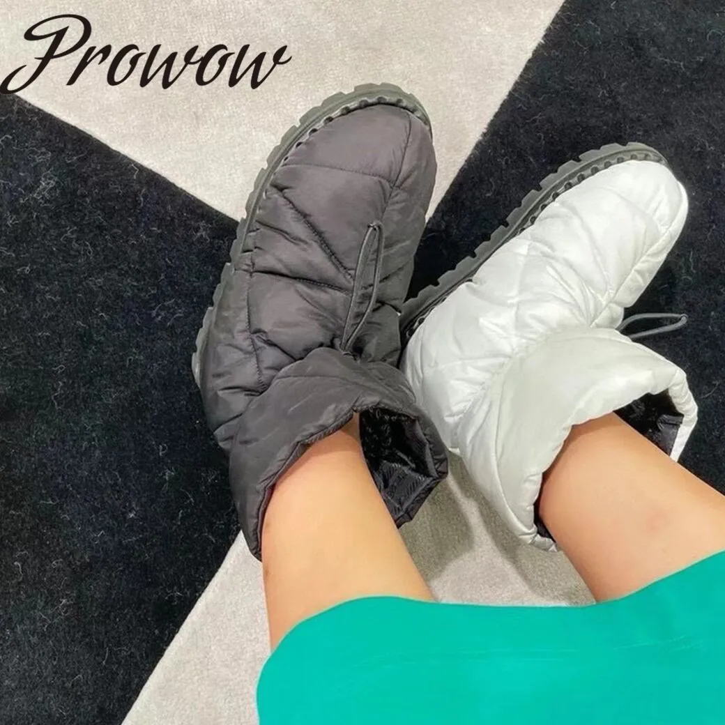 

Женские зимние ботинки на плоской подошве