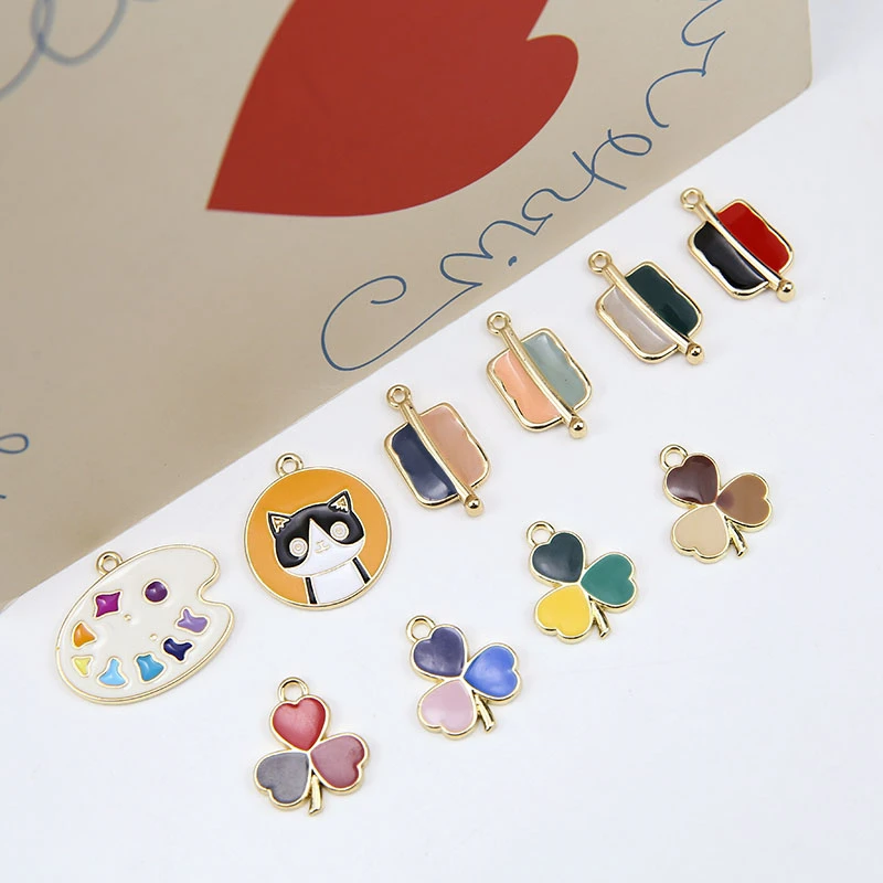6 шт. красивые серьги в японском стиле Дамская мода Веселый клевер с героями
