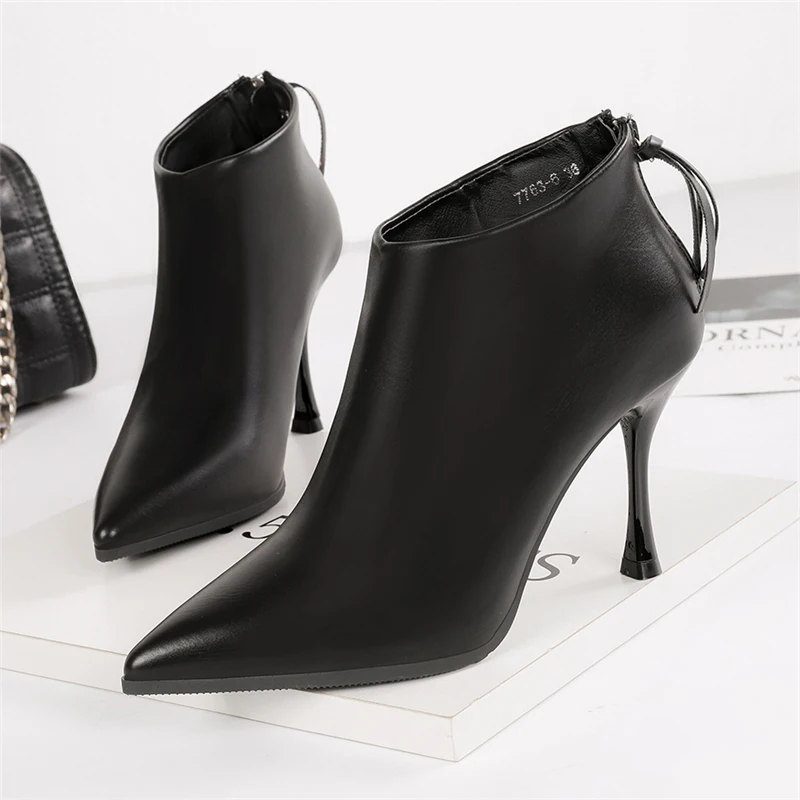 2019 г. Зимние элегантные женские теплые меховые бежевые полусапожки на высоком