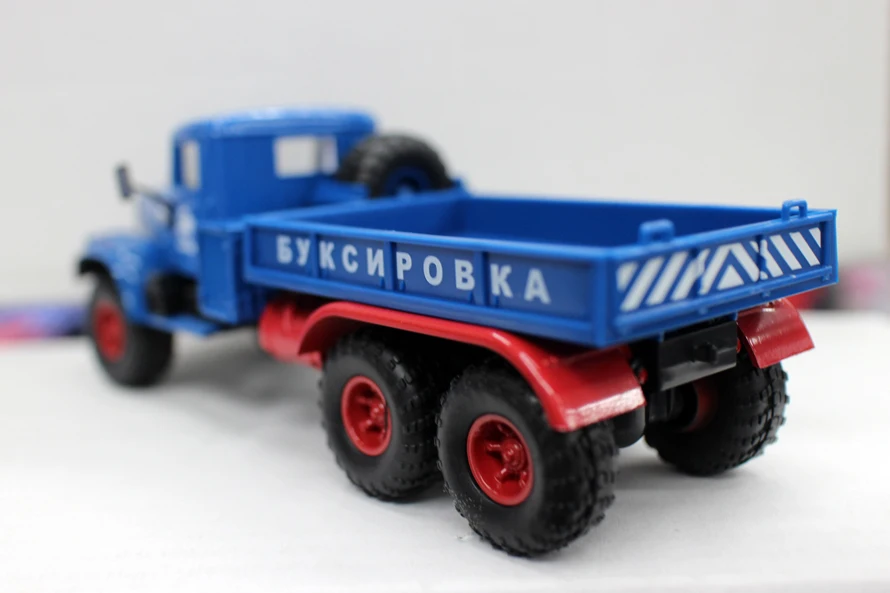 Коллекционная модель литья под давлением Подарочная 1:43 весы русский KRAZ