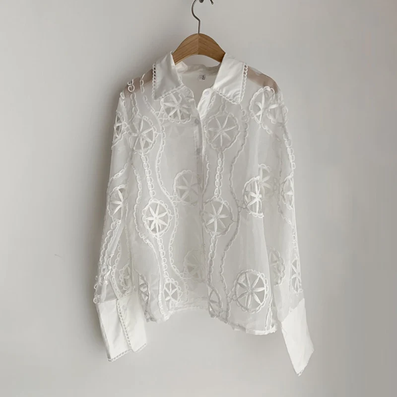 

Hollow Out Blouse Women Vintage Floral Embroidery Lapel Shirt Sexy Tops Casual White Long Sleeve Single Breasted Chemise Femme