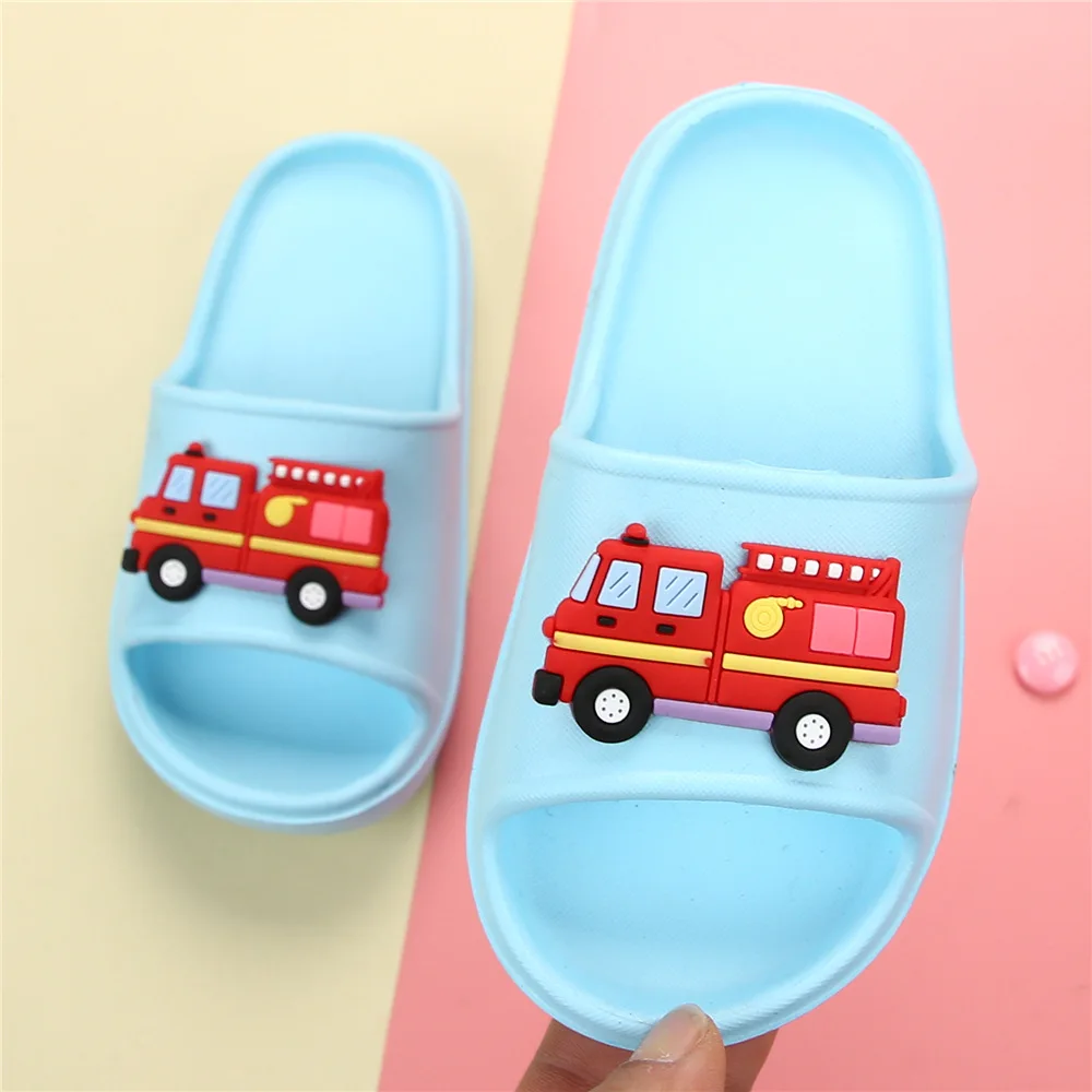 Детские тапочки для мальчиков Новинка лета 2020 милый мультяшный автомобиль