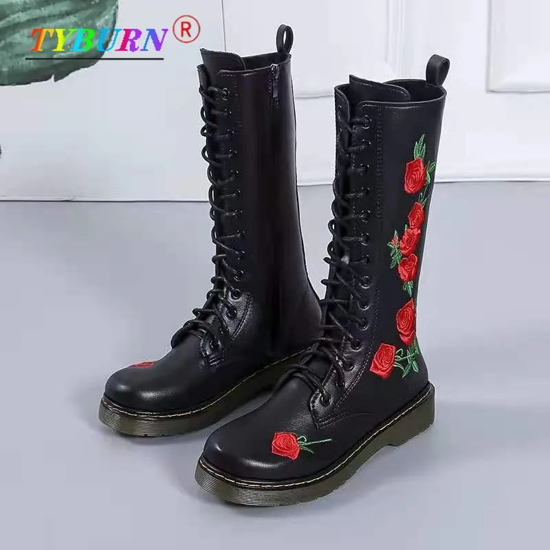 Женские сапоги из натуральной кожи черные до середины икры с вышивкой большие