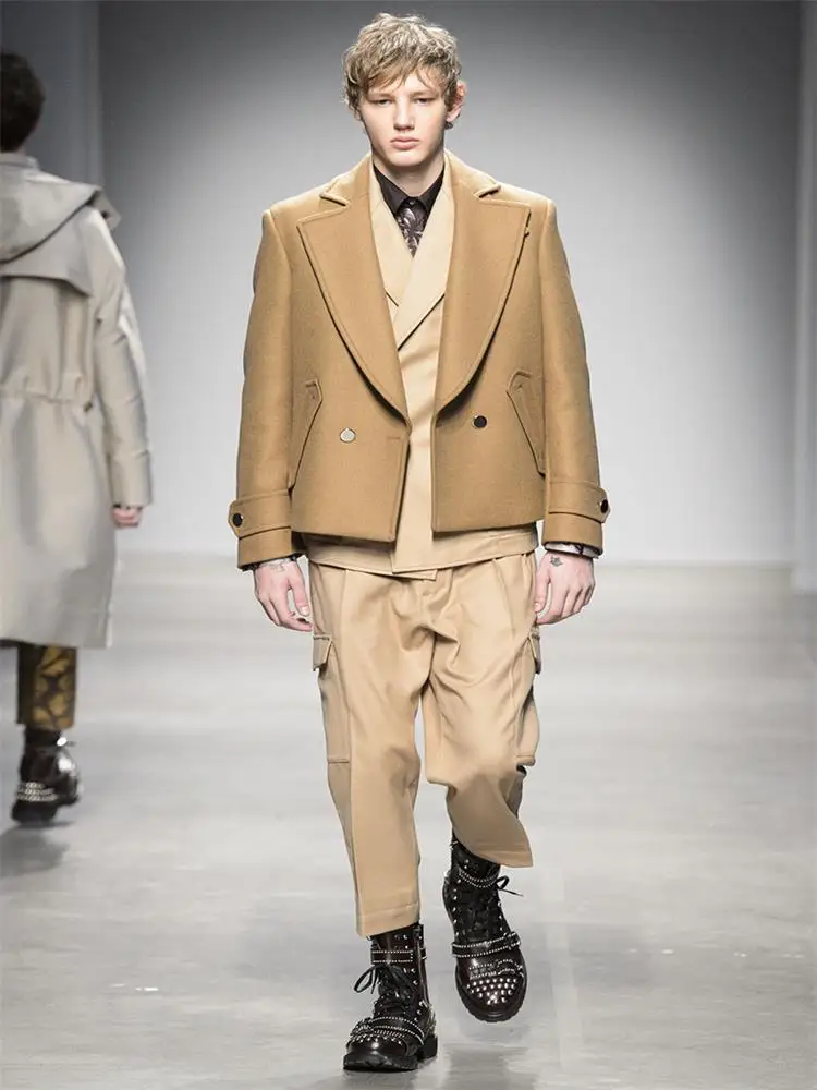 Мужское шерстяное пальто классическое простое однобортное короткое верблюжьего