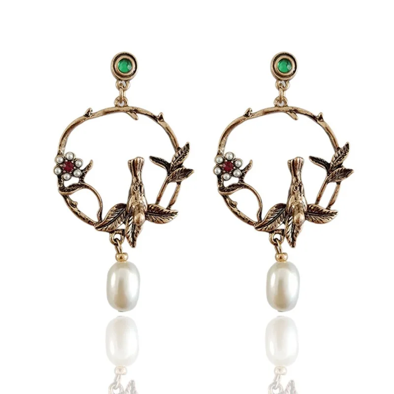 

Серьги-гвоздики в стиле ретро с искусственным жемчугом