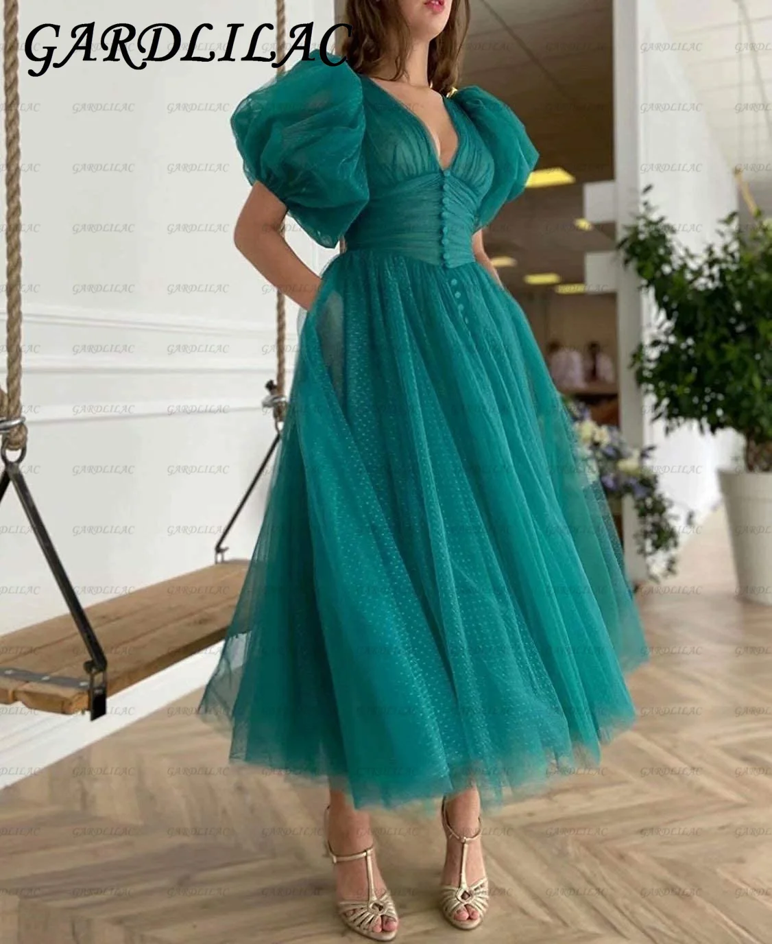 

Женское вечернее платье в горошек, с пышным рукавом и V-образным вырезом