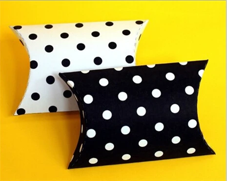 100 шт./лот в горошек форме подушки Свадебная коробка для конфет гостевая