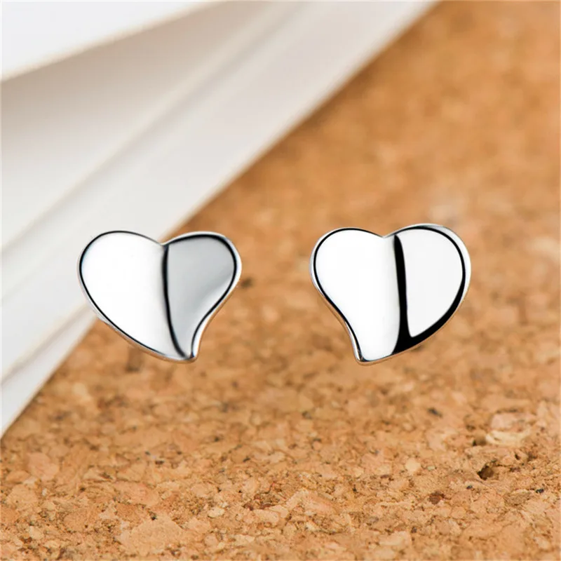 

Женские серебряные серьги в форме сердца