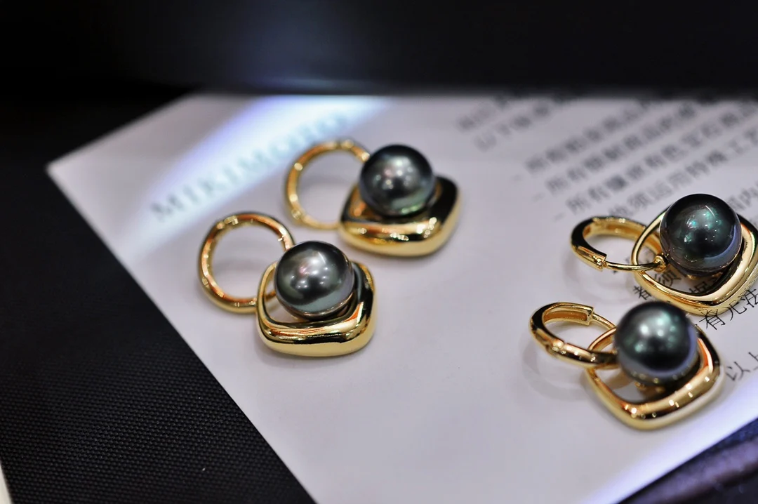 

Beautiful and unique Tahitian earrings S925 silver Tahitian 7-8mm Super Aurora Pearl Earrings