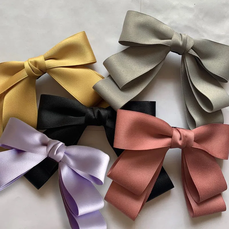 Заколка для волос с большим бантом и гладкой лентой трехслойные разноцветные