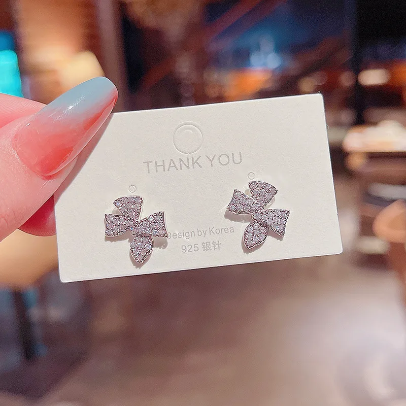 

Женские серьги-гвоздики в виде бабочки, из стерлингового серебра