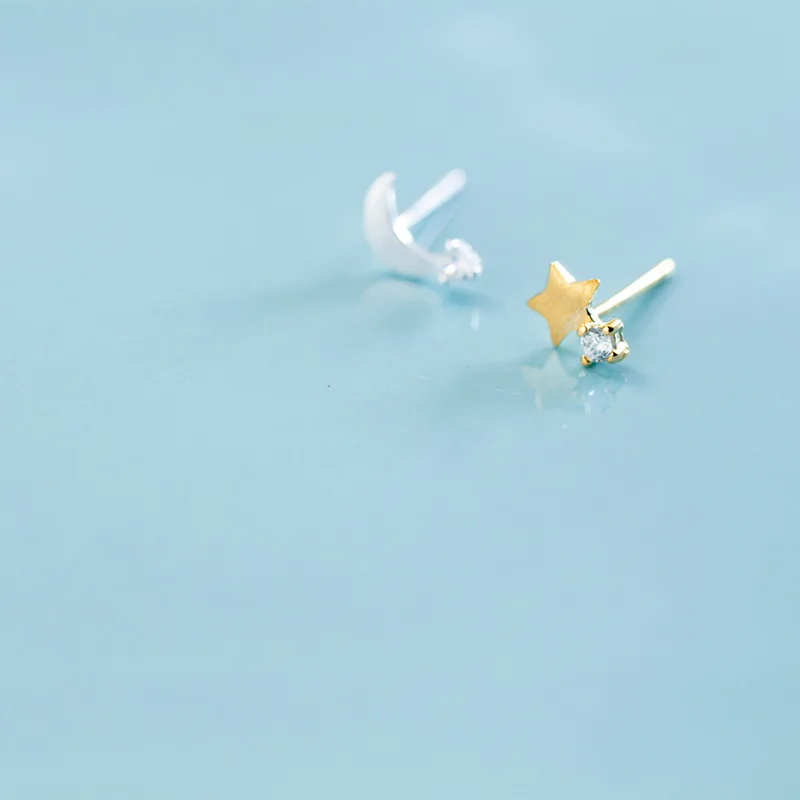 Серьги гвоздики Асимметричные из серебра 100% пробы с Луной и