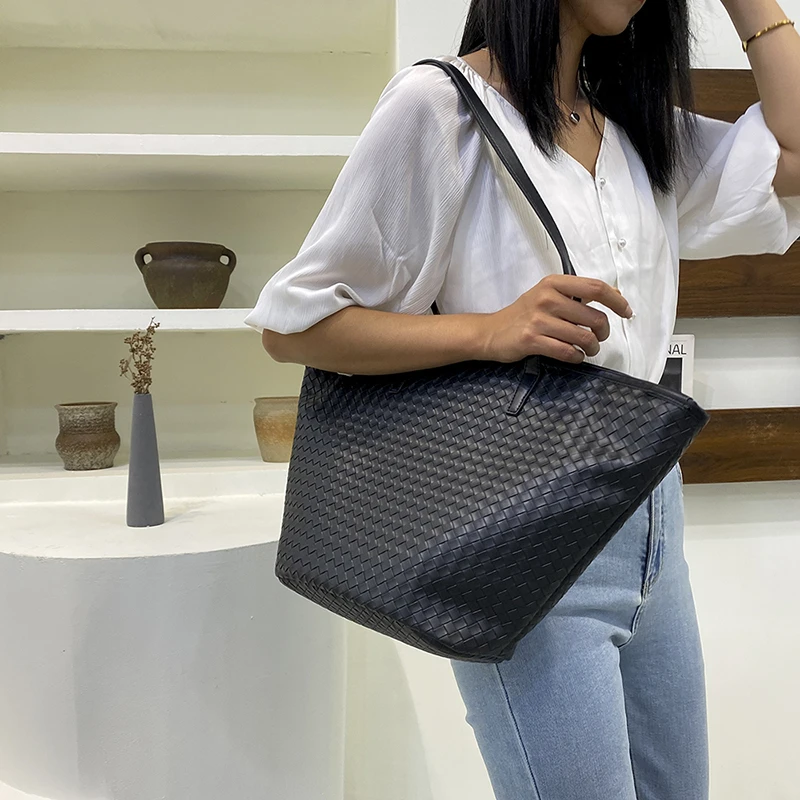 

Large Capacity Woven Tote Bag Women's Shoulder Bag Designer Handbag and Purse Female Fashion Shopping Bag Female Hand Bag Clutch