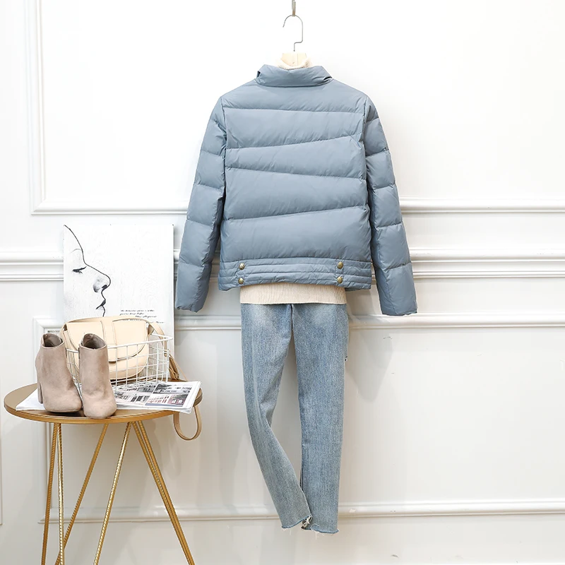 Женский короткий пуховик ультра-светильник на белом утином пуху сезон осень-зима