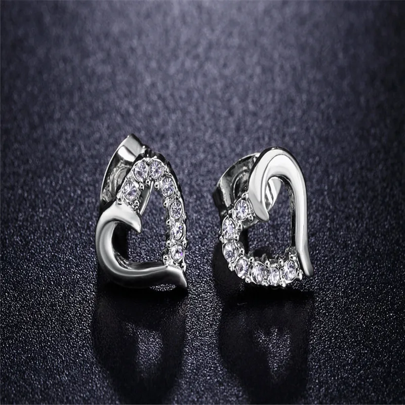 Женские серьги-гвоздики из розового золота с фианитами