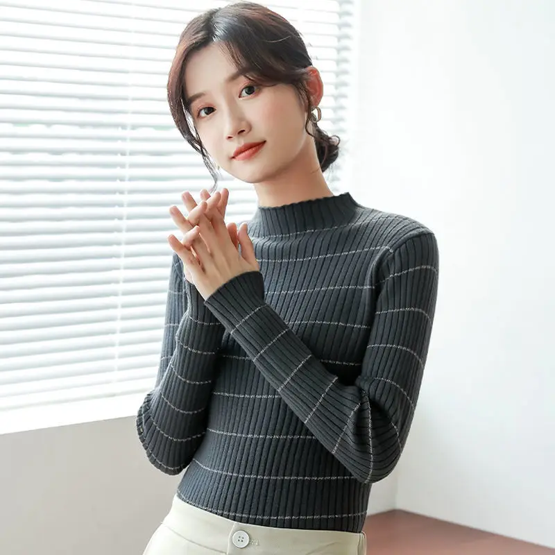 Женский приталенный свитер универсальный трикотажный пуловер с высоким