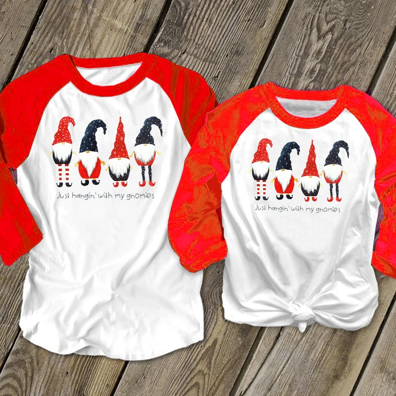 Женская рождественская футболка с длинным рукавом и надписью Just hangin with My Gnomies |