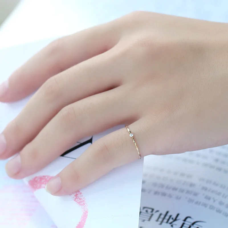 Изящные однотонные кольца из натурального желтого золота 9 карат с кристаллами