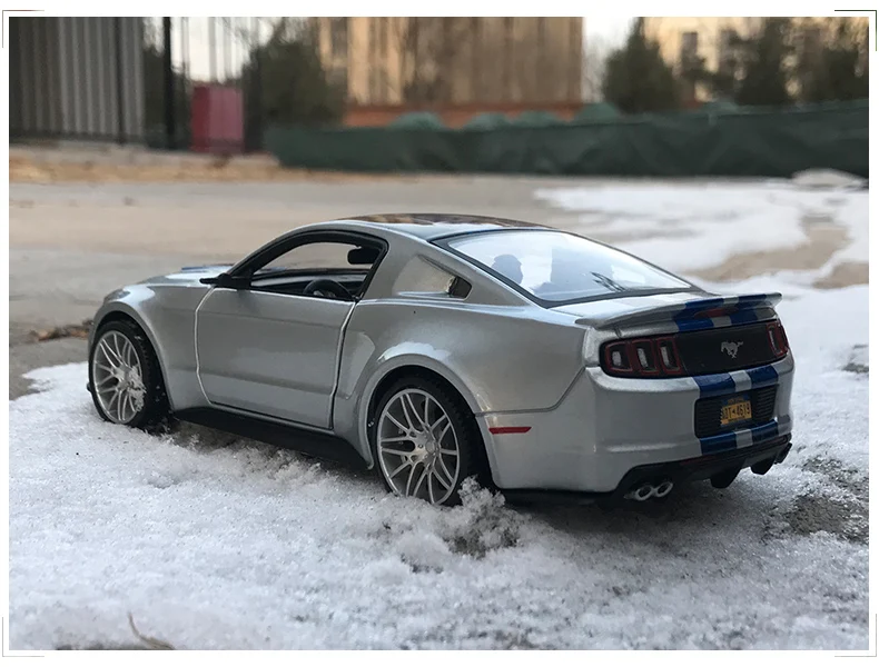 Maisto 1:24 2010 Ford Mustang Roadster имитация сплава Модель автомобиля Моделирование Украшение автомобиля коллекция Подарочная игрушка