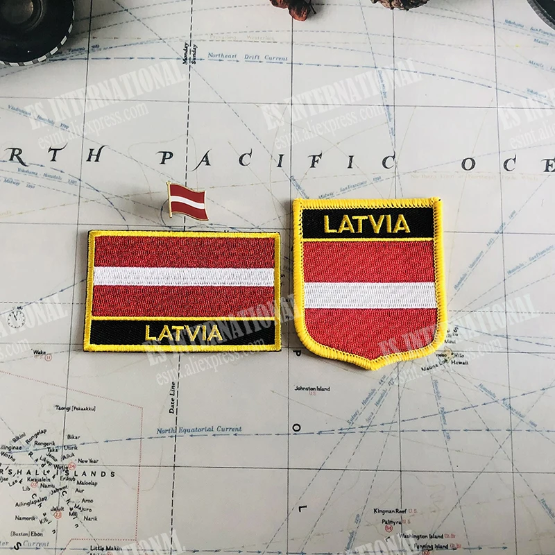 Латвийский национальный флаг значки повязка на руку нашивки с вышивкой и заколка