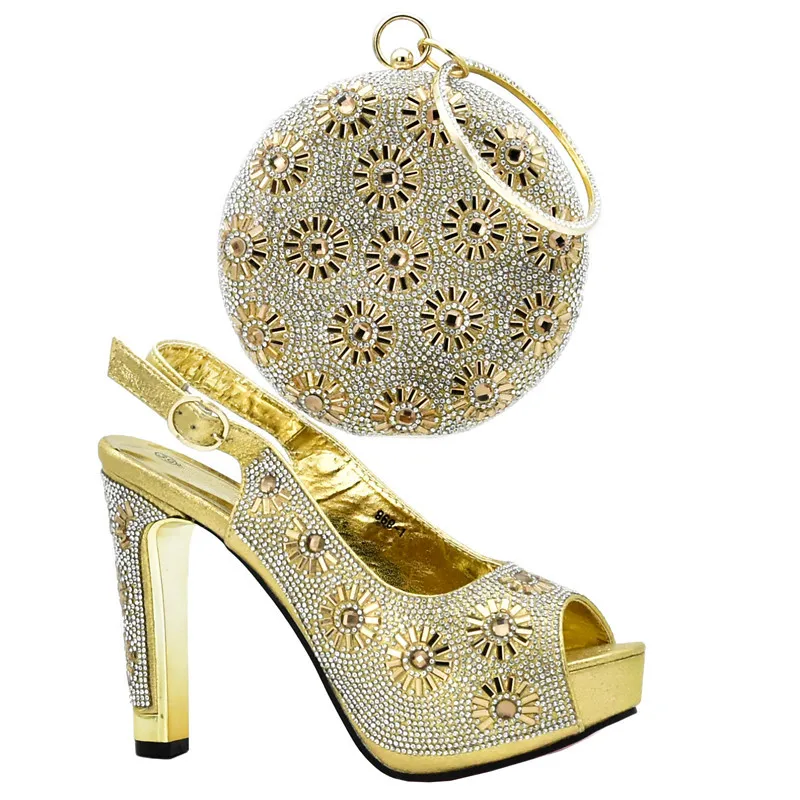 Набор из туфель и сумок в африканском стиле украшенных итальянской обувью стразы