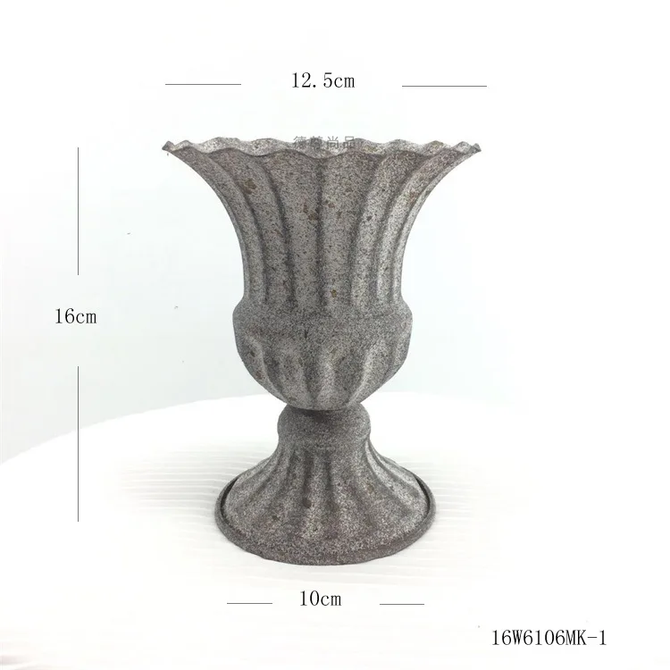 

Retro European Iron Vase Desktop Decoration Flower Arrangements Metal Flower Pot Wedding Prop Tabletop Vases Living Room Decor