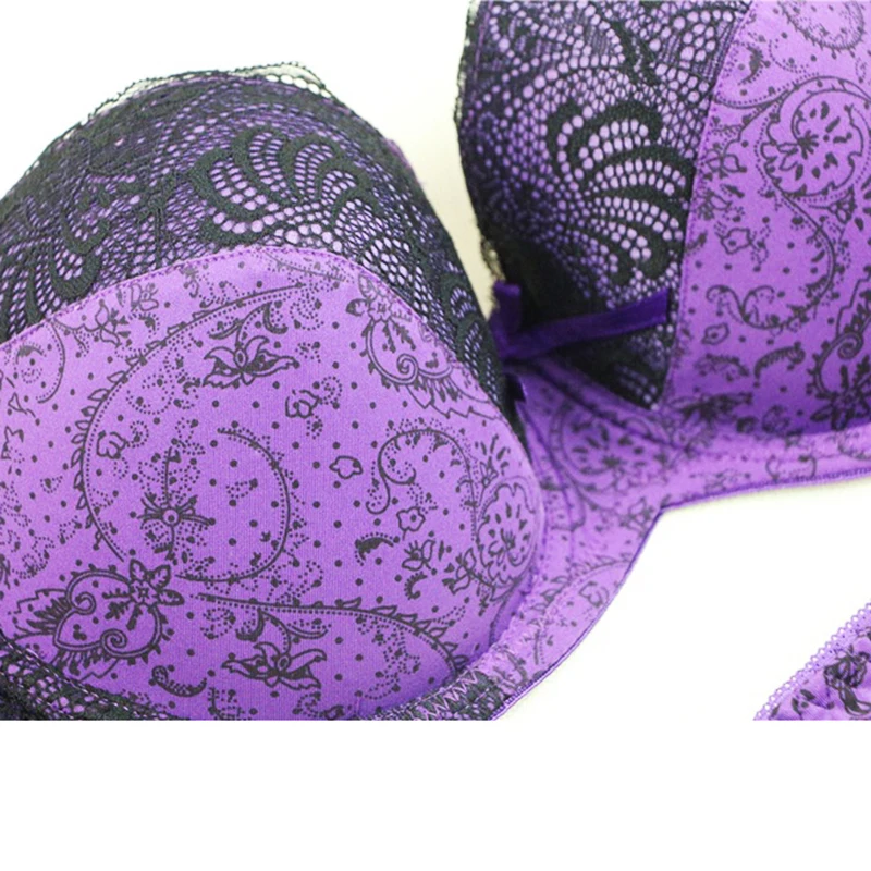 Комплект женского кружевного нижнего белья с чашками пуш ап и вышивкой|Комплекты