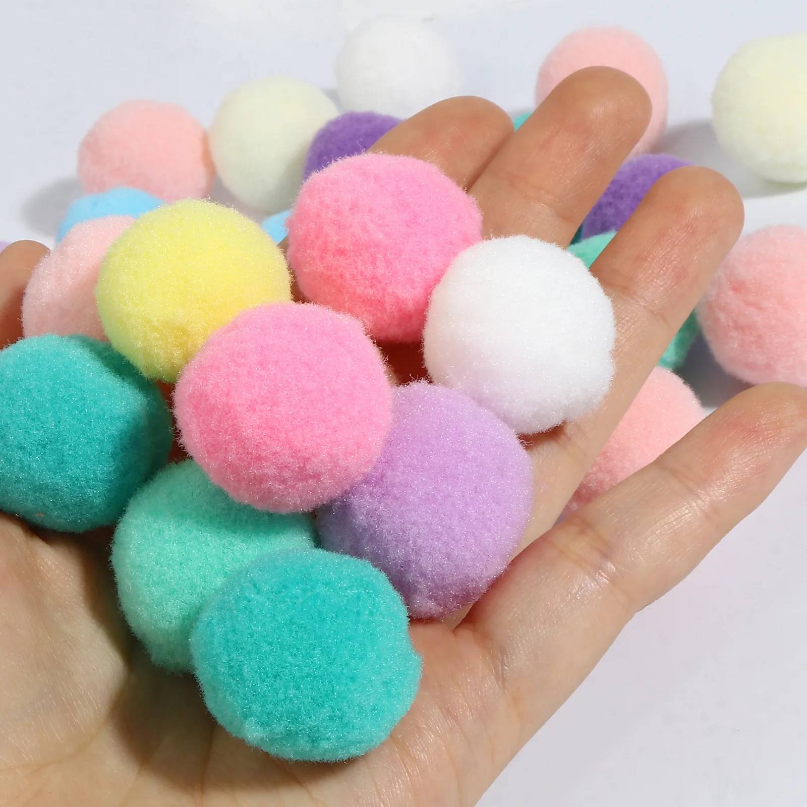 

30 PCs/lot Mixed Soft Round Shaped Pompom Balls Fluffy Pom Pom with Needle DIY Garment Handcraft Toy Sewing Supplies 25mm Dia.