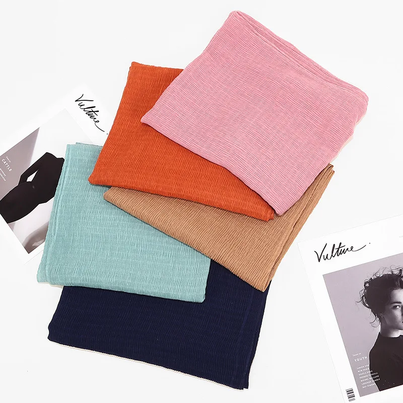 

2021 New Summer White Black Pink Grey Pleated Wrinkle Bubble Cotton Jersey Hijab Scarf for Ladies Maxi Crinkle Head Hair Scarves