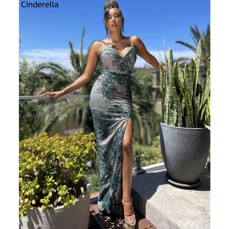 

Платье на тонких бретельках, с V-образным вырезом, длиной до пола