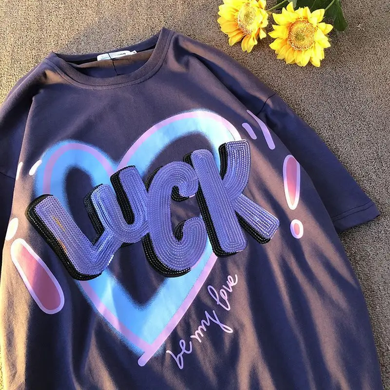 

Футболка с круглым вырезом, коротким рукавом и надписью love