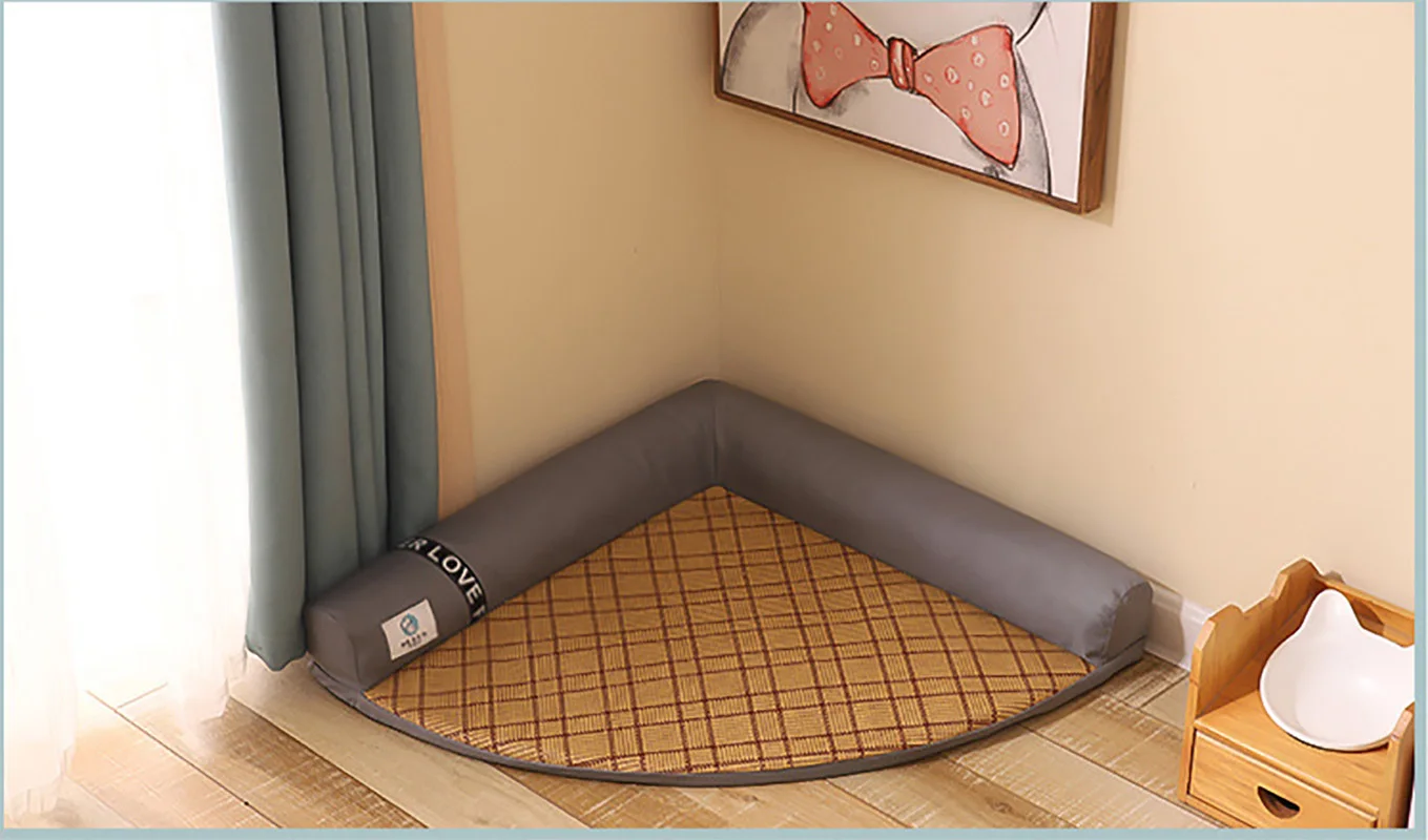 

Summer dog's nest cat's nest mat can be disassembled and washed. It's not sticky. Summer dog's nest cat's nest mat is universal