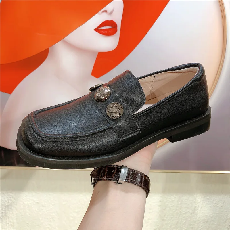 

Lok Fu shoes female summer British style square toe small leather shoes flat one pedal single shoes jk shoes peas shoes tide