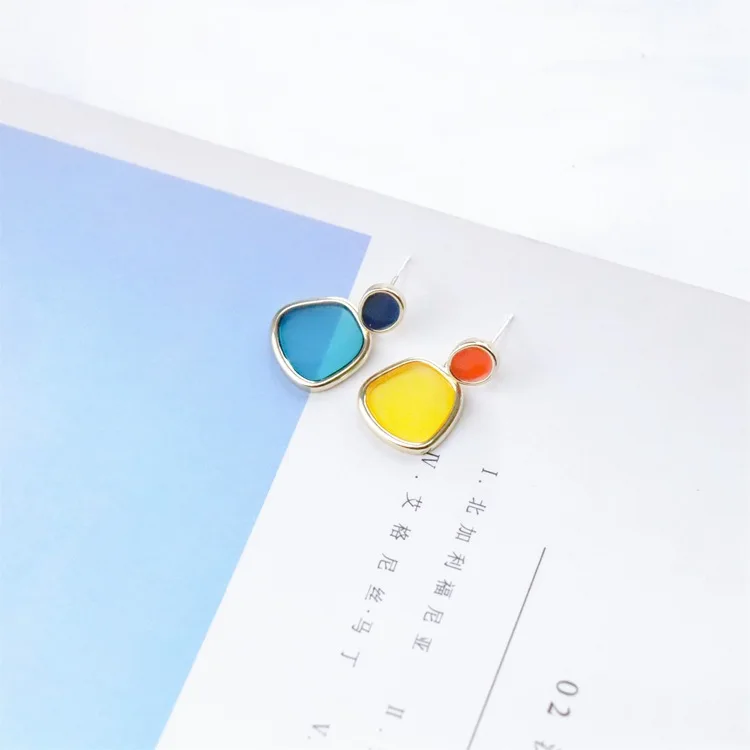 2019 корейские желтые синие ассиметричные серьги милые маленькие гвоздики для