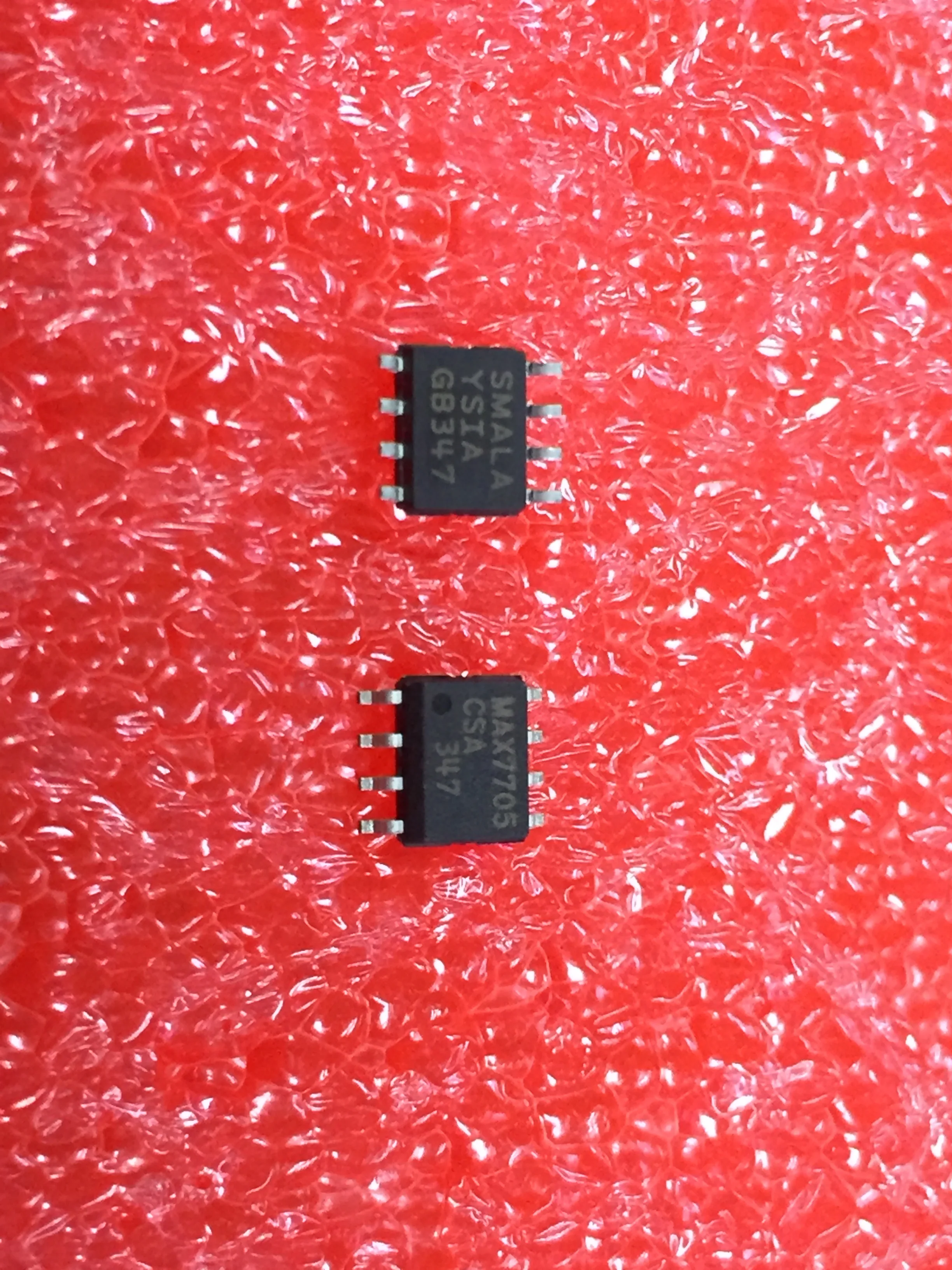 

Новый импортный оригинальный MAX7705CSA MAX7705