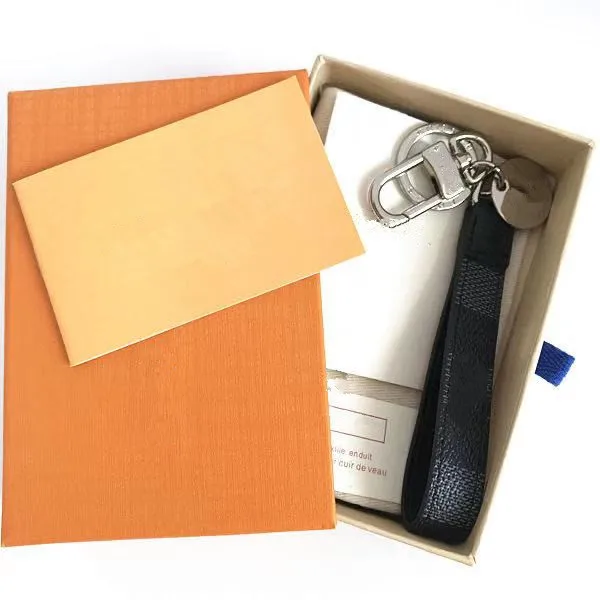 

High-Quality Luxury Brown Old Flower Four-Leaf Clover Leather Keychain Simple Car Keyring Decoration Accessories With Gift Box