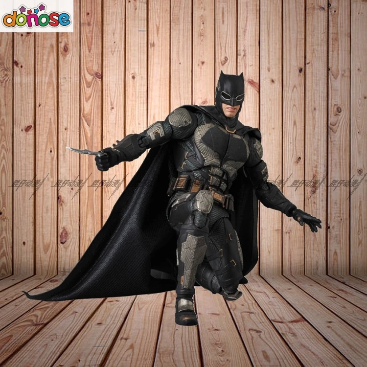 Фильмы Темный рыцарь Бэтмен Фигурка подвижная с аксессуарами MAFEX 056 Лига Справедливости фигурка модель детская игрушка