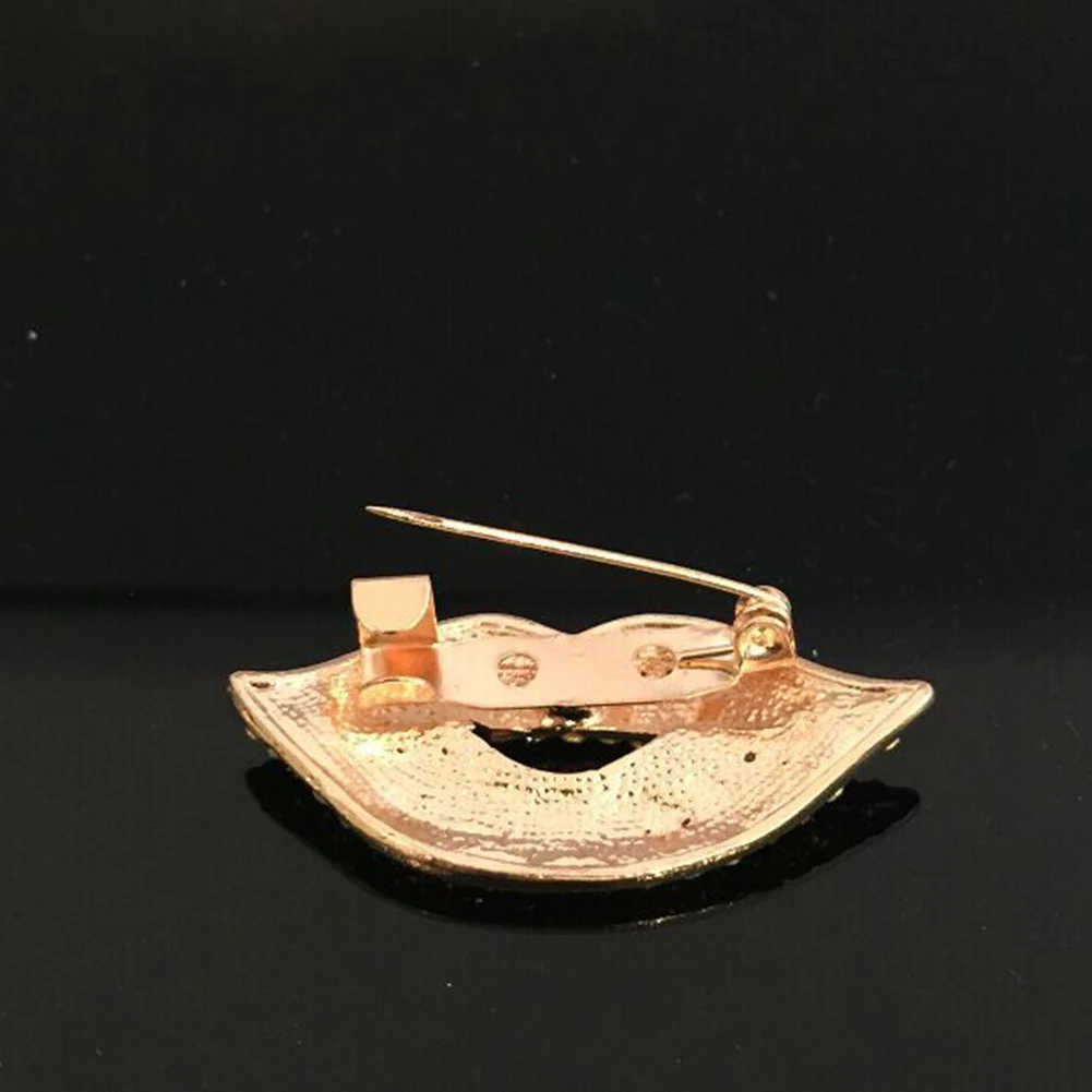 

Brooch Pin Red Lip Fashion Women Jewelry Lips Pectoral Crystal Gifts Brooches Charms Shiny Rhinestones Lady Gentle Pins